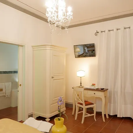 Palazzo Mari & Couette-café 3*