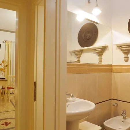 Palazzo Mari & Bed & Breakfast