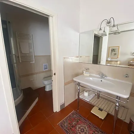 Palazzo Mari & Bed & Breakfast